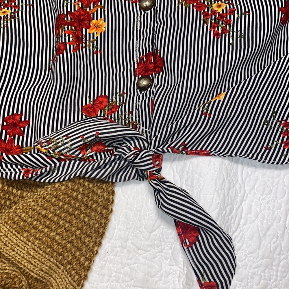 Short sleeve button down - Picture 7 of 8